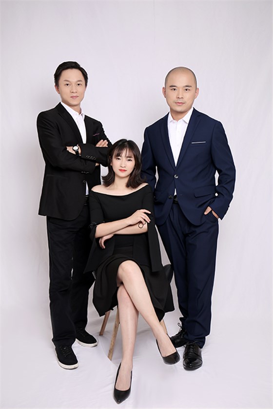 設(shè)計(jì)師合照全身照 (2)