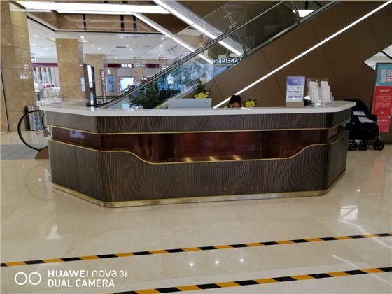 商場(chǎng)柜臺(tái)