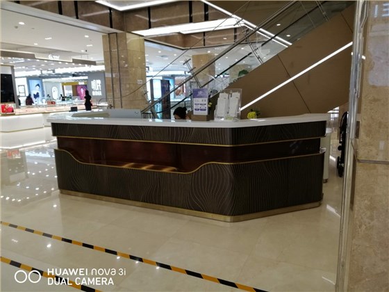 商場(chǎng)柜臺(tái)