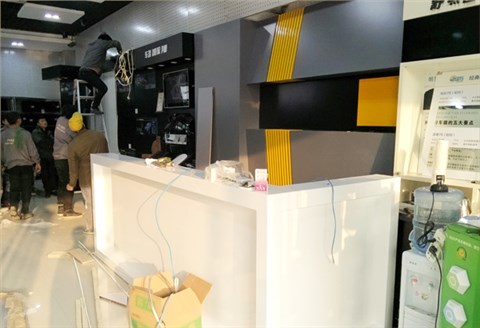 汽車用品展柜-帕博汽車服務(wù)會所