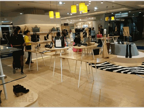 產(chǎn)品展示-金鷹鞋包-南京新街口