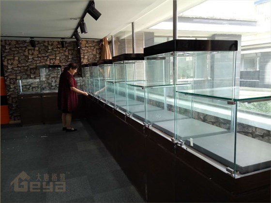 產(chǎn)品展示-南京展柜制作廠家-水晶珠寶展柜個(gè)性定制