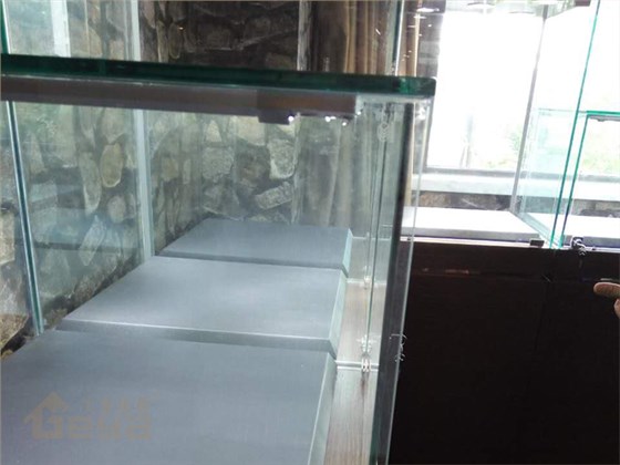 產(chǎn)品展示-南京展柜制作廠家-水晶珠寶展柜個(gè)性定制