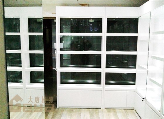 產(chǎn)品展示-南京展柜制作廠家 箱包展柜