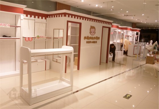 產(chǎn)品展示-南京展柜廠-大洋百貨恒源祥服裝展柜