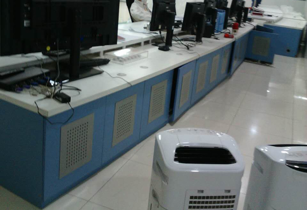 大唐格雅定州電廠主控臺(tái)側(cè)面