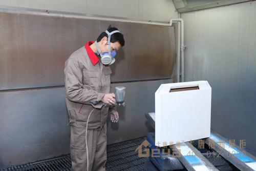 商場(chǎng)烤漆展柜-噴漆 (1)