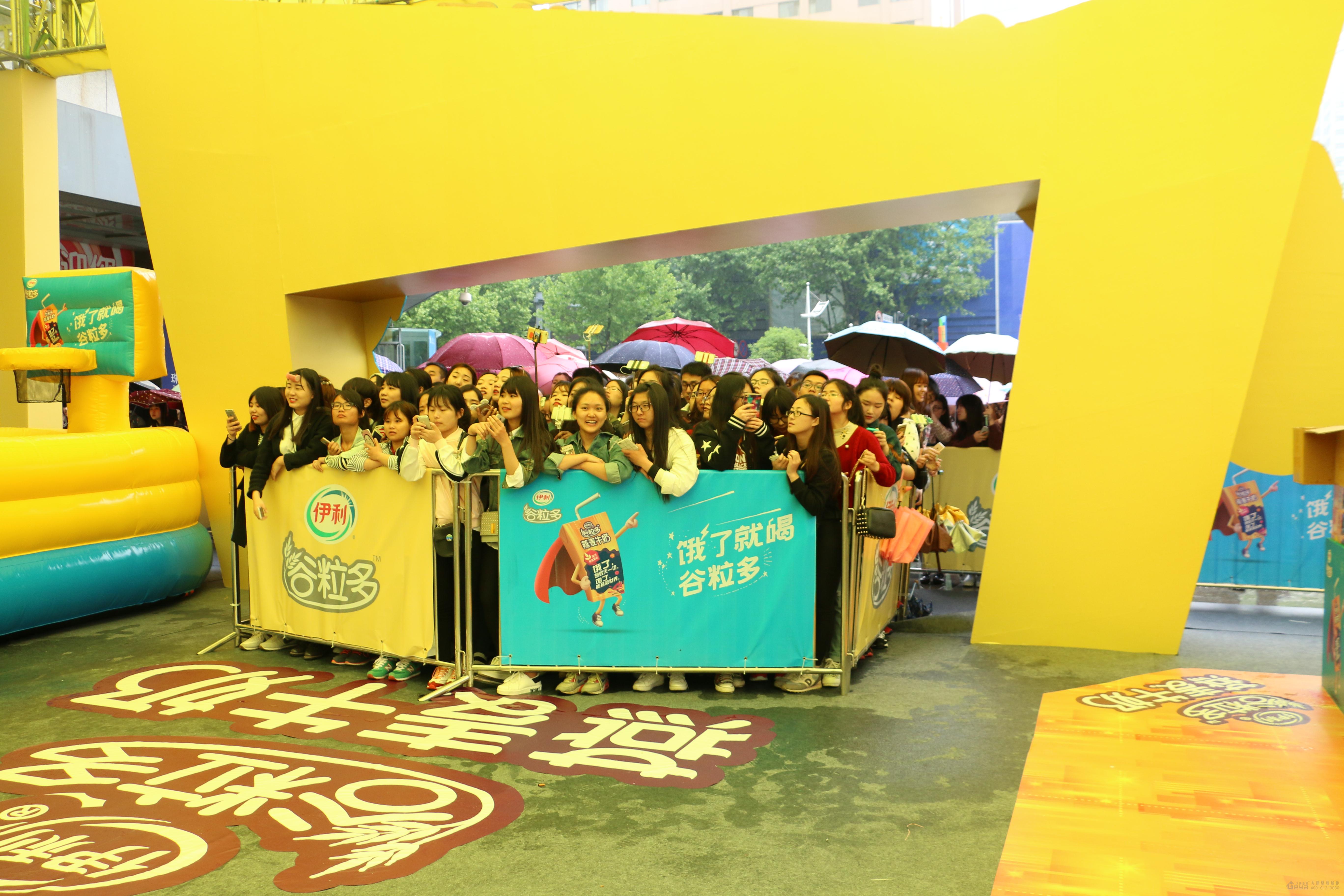 粉絲等候區(qū)-大唐格雅展柜搭建