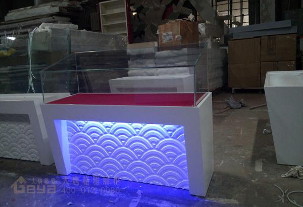 南京展柜廠家-珠寶展柜制作