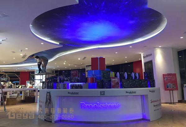 新街口東方商城宏圖三胞bootstones-商場(chǎng)展柜