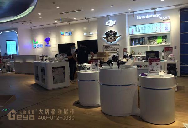 新街口東方商城宏圖三胞bootstones-商場(chǎng)展柜