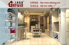 大唐格雅展柜教您服裝展柜陳設(shè)，需注意哪些細節(jié)?