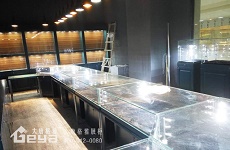 玻璃展柜的保養(yǎng)技巧