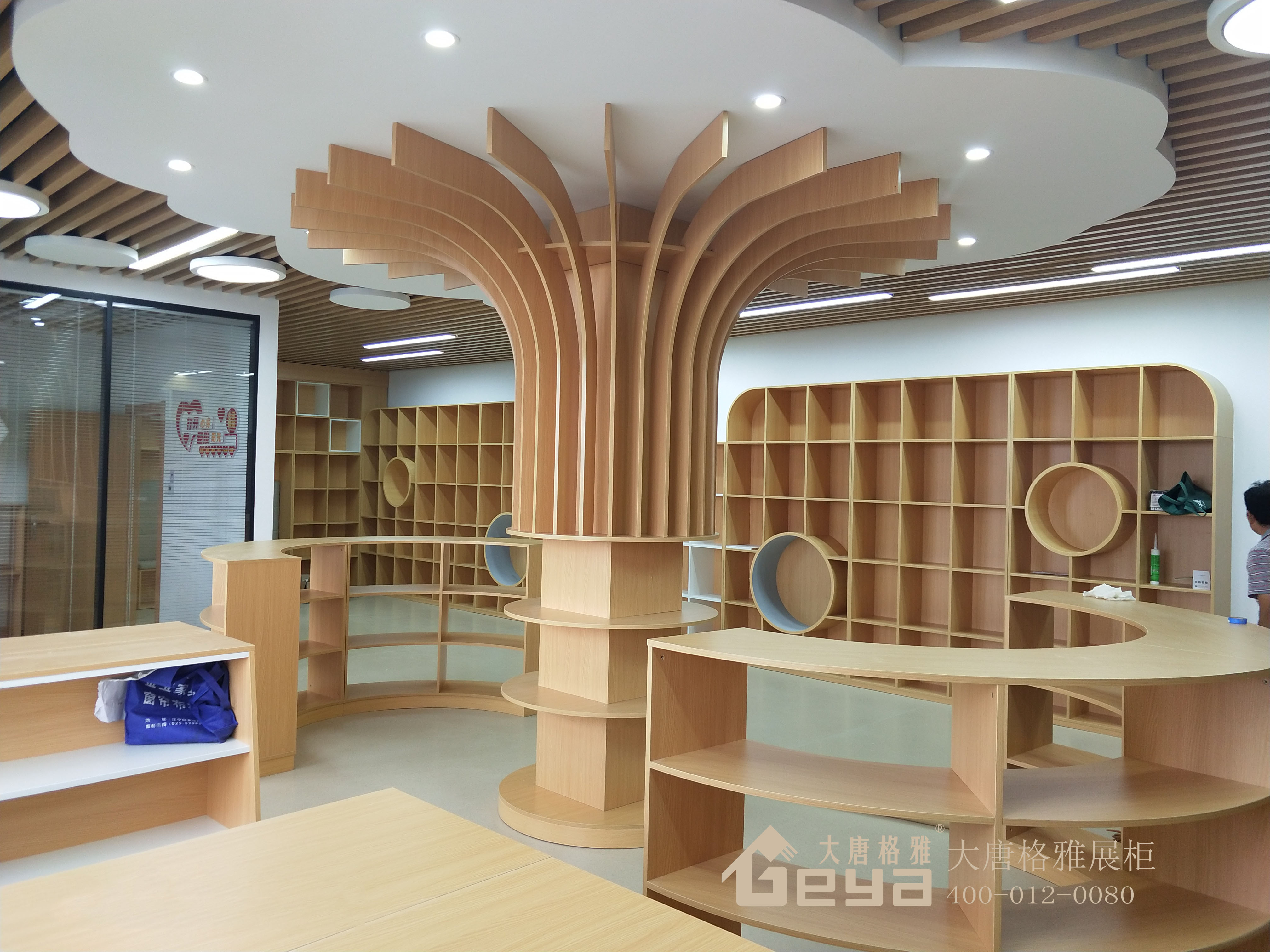 木質(zhì)展柜怎么保養(yǎng)?