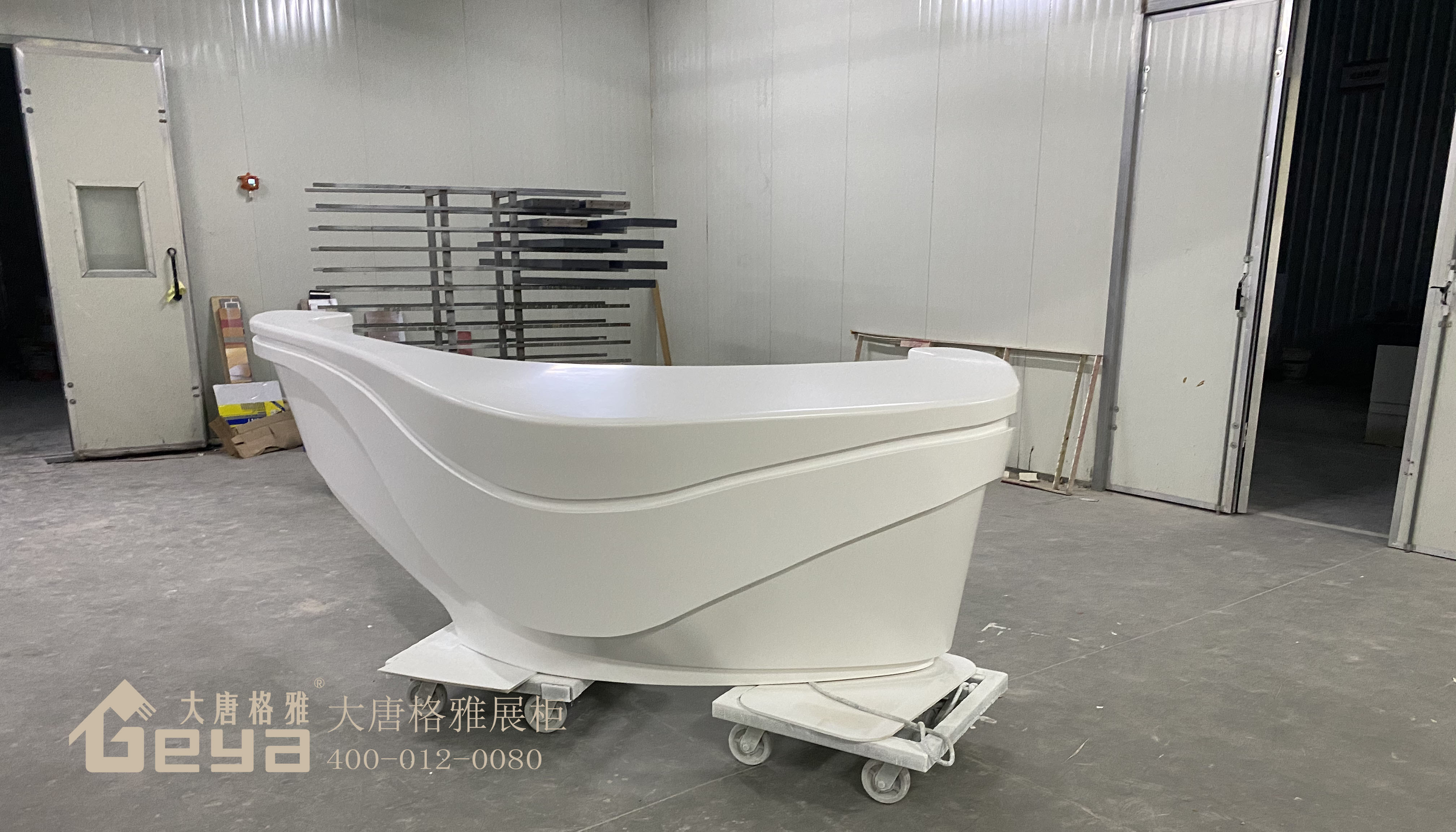 商場展柜在銷售中起到什么作用?