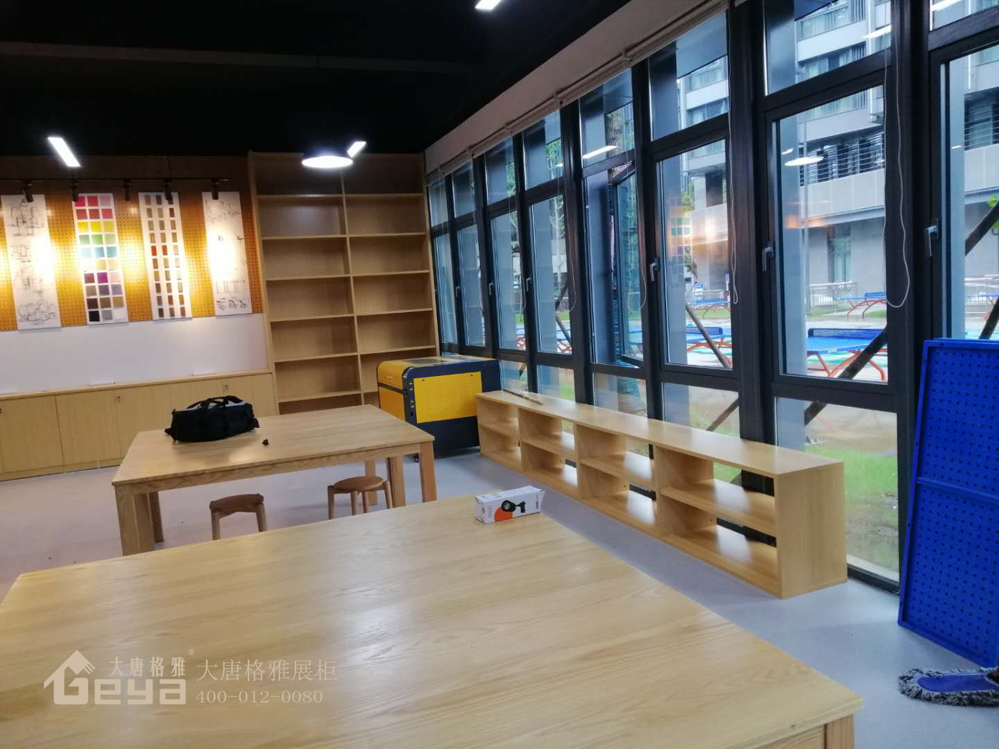 定制木質(zhì)展柜需要注意什么?