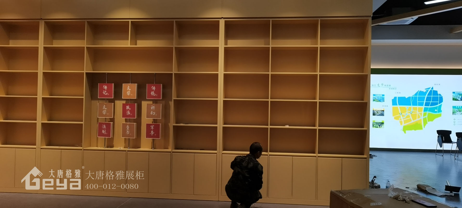 展廳里的展示柜該如何進(jìn)行設(shè)計(jì)?