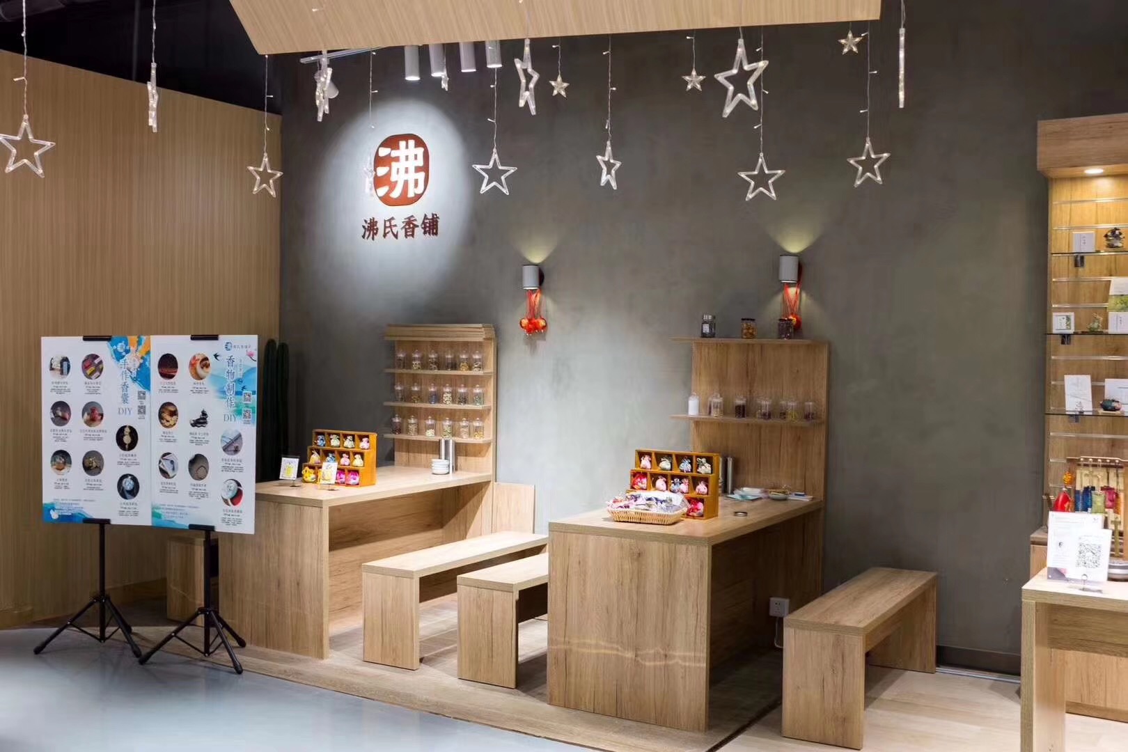 化妝品展柜的設(shè)計(jì)要點(diǎn)