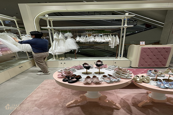 商業(yè)展柜擺放