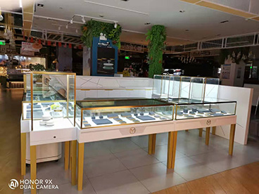 木質(zhì)展柜如何去除異味？