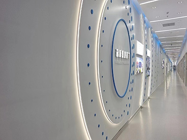 如何選擇好的展柜定制廠家？