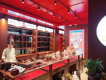 展柜如何定制才能經(jīng)濟(jì)實(shí)惠還高級？