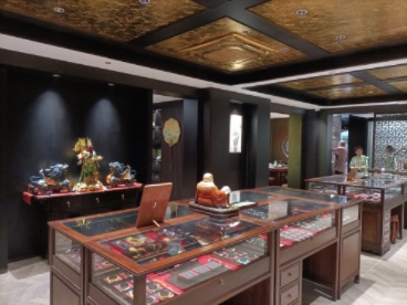 精品玻璃展柜應(yīng)該如何定制？