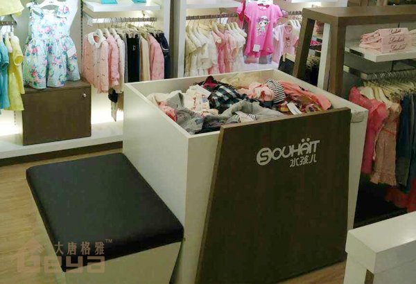 產(chǎn)品展示-兒童服裝展柜-水孩兒