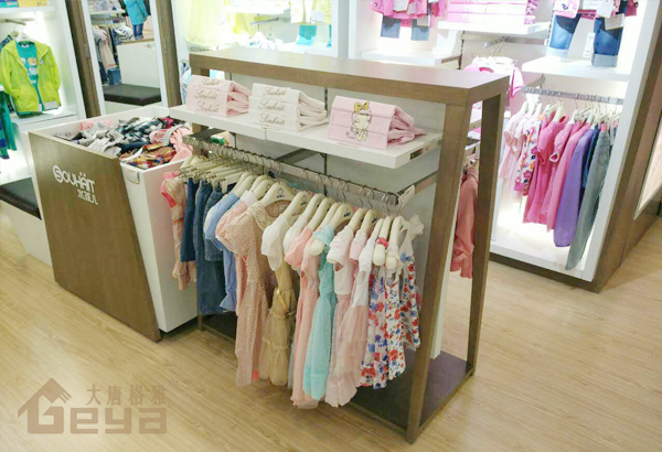 產(chǎn)品展示-兒童服裝展柜-水孩兒