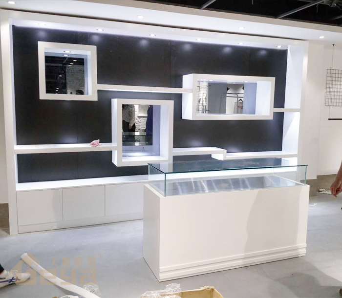 產(chǎn)品展示-南京箱包展柜訂制-南京異型展柜高端訂制