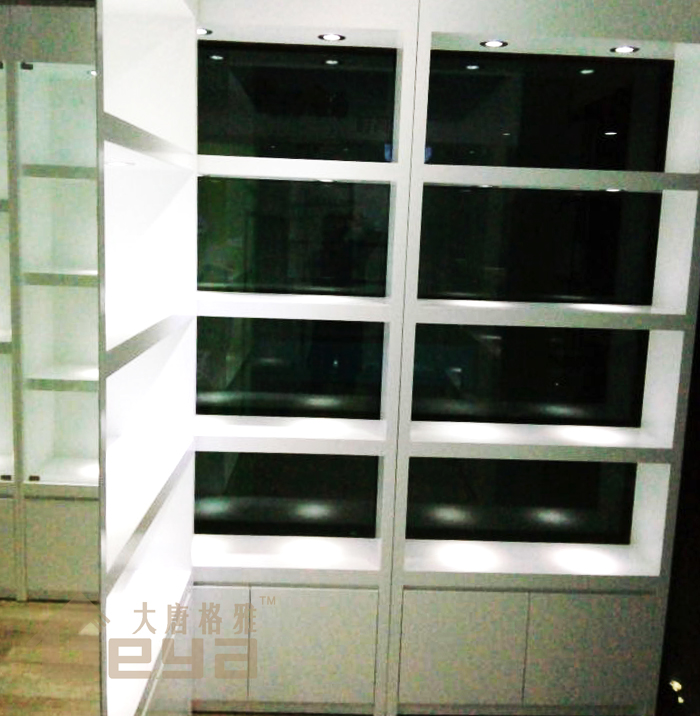 產(chǎn)品展示-南京展柜制作廠家 箱包展柜