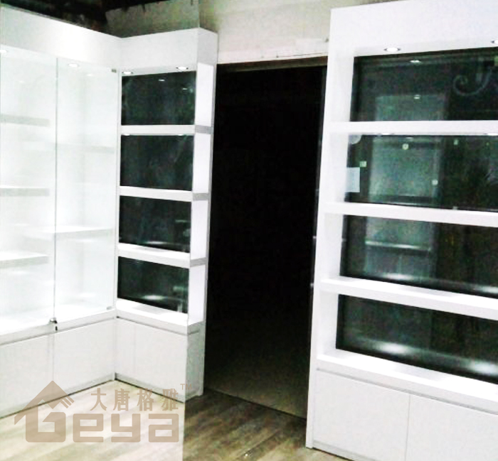 產(chǎn)品展示-南京展柜制作廠家 箱包展柜