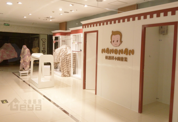 產(chǎn)品展示-南京展柜廠-大洋百貨恒源祥服裝展柜