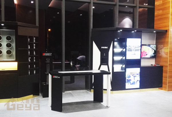 產(chǎn)品展示-南京展柜廠-中和大廈西村路埃里膜汽車展柜