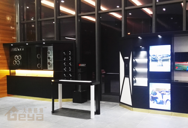 產(chǎn)品展示-南京展柜廠-中和大廈西村路埃里膜汽車展柜