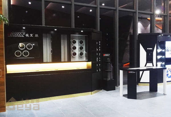 產(chǎn)品展示-南京展柜廠-中和大廈西村路埃里膜汽車展柜