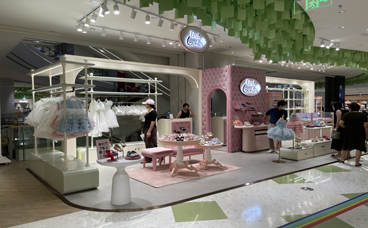 服裝展柜-金鷹商場(chǎng)兒童服裝展柜